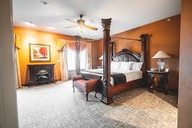 Room 303 Detail